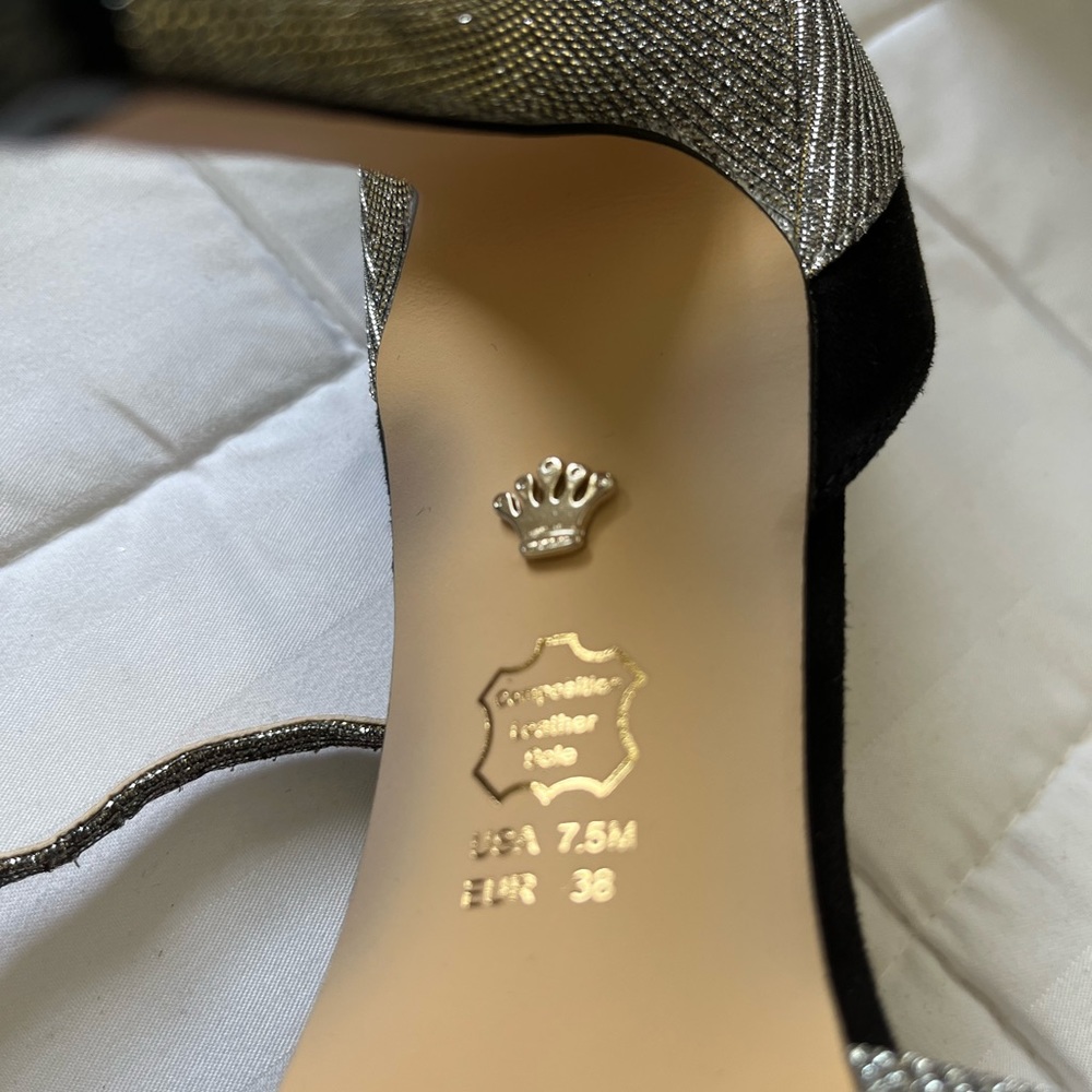 7.5 womens platform heels only wore once. - Picture 3 of 4